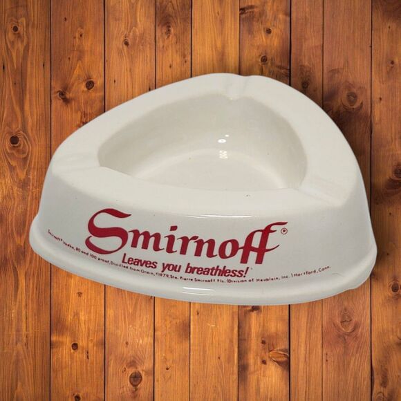 Vintage 1979 Smirnoff “Leaves You Breathless” Triangle Ashtray White Red Logo - Picture 4 of 7